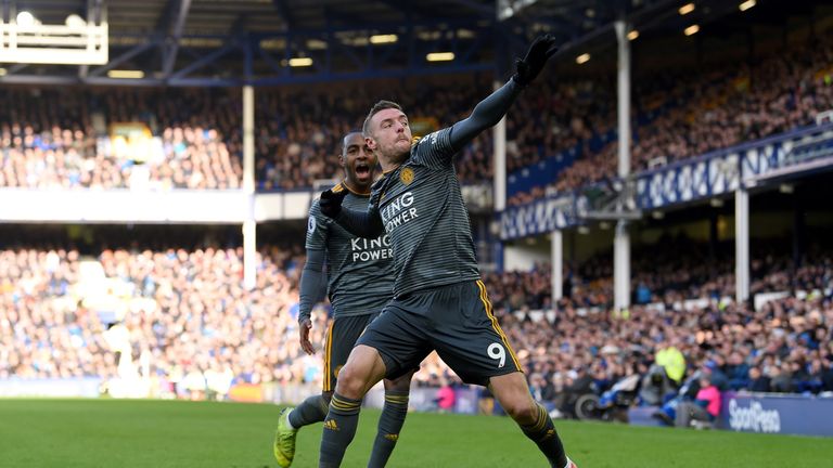 Jamie Vardy celebrates giving Leicester a 1-0 lead