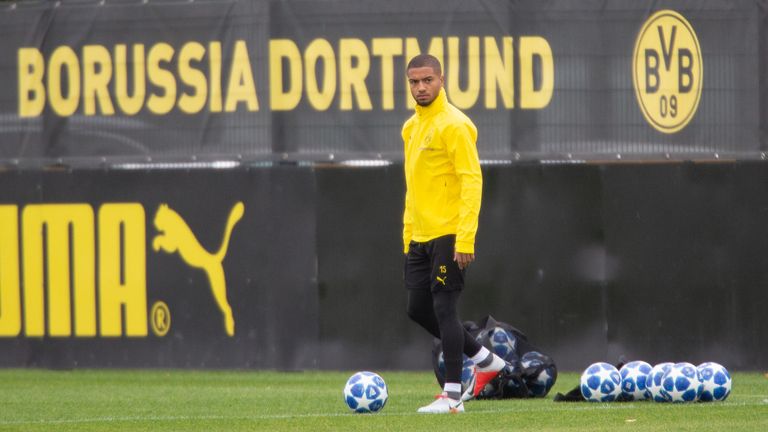 Jeremy Toljan of Borussia Dortmund warms up during a training session 