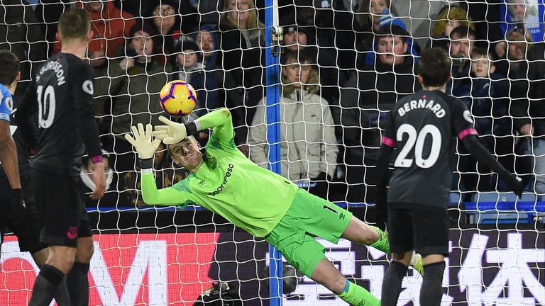 Jordan Pickford produces a fine save to deny Aaron Mooy an equaliser for Huddersfield