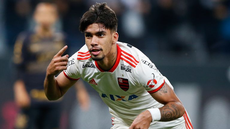 SAO PAULO, BRAZIL - OCTOBER 05: Lucas Paqueta #11 of Flamengo celebrates after scoring their first goal during the match against Corinthians for the Brasileirao Series A 2018 at Arena Corinthians Stadium on October 05, 2018 in Sao Paulo, Brazil. (Photo by Alexandre Schneider/Getty Images) *** Local Caption *** Lucas Paqueta