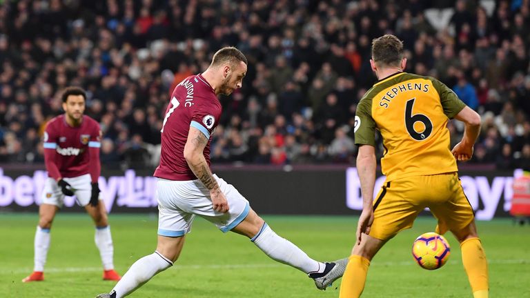 Marko Arnautovic scores West Ham's second goal