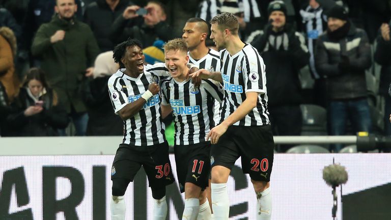 Matt Ritchie is congratulated by team-mates after scoring Newcastle&#39;s winner from the penalty spot