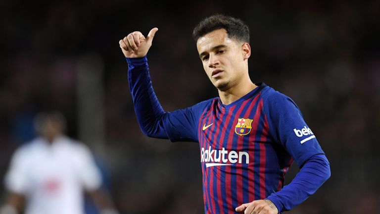 Philippe Coutinho gives the thumb up during a La Liga match between Barcelona and Eibar at Nou Camp Stadium on January 13, 2019