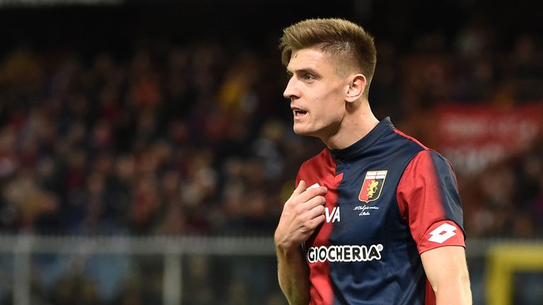GENOA, ITALY - DECEMBER 09: Krzysztof Piatek of Genoa during the Serie A match between Genoa CFC and SPAL at Stadio Luigi Ferraris on December 9, 2018 in Genoa, Italy. (Photo by Paolo Rattini/Getty Images)