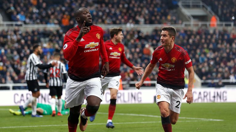 Romelu Lukaku celebrates scoring at St James&#39; Park