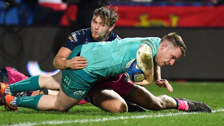 Rory Scannell scored a crucial try at the very end of the first half as Munster continued to play 
