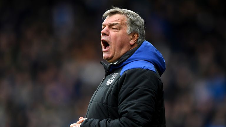 Sam Allardyce, Manager of Everton gives his team instructions during the Premier League match between Huddersfield Town and Everton at John Smith's Stadium on April 28, 2018 in Huddersfield, England. 