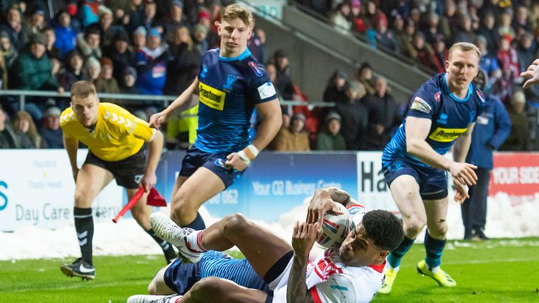 Kevin Naiqama scores St Helens' first try against of the night