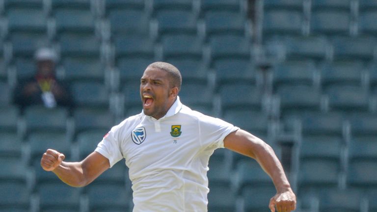 JOHANNESBURG, SOUTH AFRICA - APRIL 03:  Vernon Philander Celebrates after taking a wicket during day 5 of the 4th Sunfoil Test match between South Africa and Australia at Bidvest Wanderers Stadium on April 03, 2018 in Johannesburg, South Africa. (Photo by Sydney Seshibedi/Gallo Images)