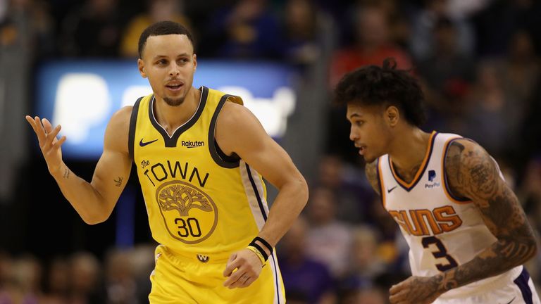 Stephen Curry gestures during Golden State's win over Phoenix