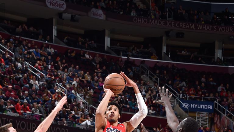 Otto Porter Jr fires a jump shot