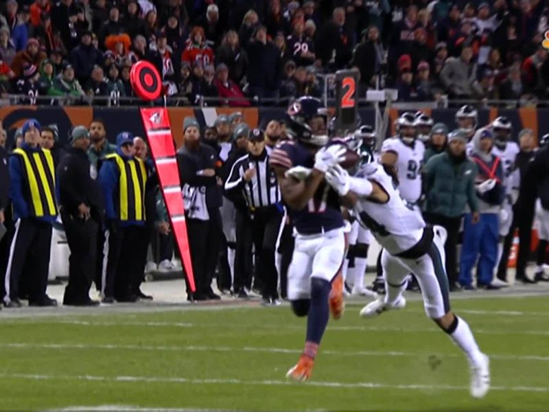 Philadelphia Eagles survive late field-goal attempt to eliminate Chicago  Bears, 16-15 