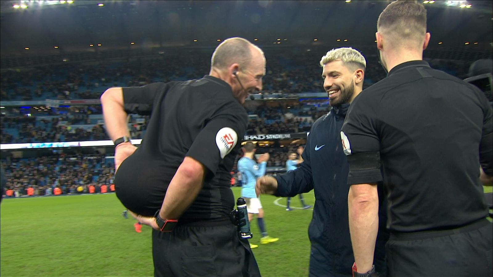 WATCH: Mike Dean hides ball from Manchester City's Sergio Aguero ...