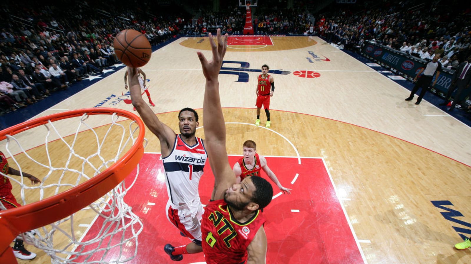 Marvin Bagley III scores with acrobatic 360 alleyoop slam as