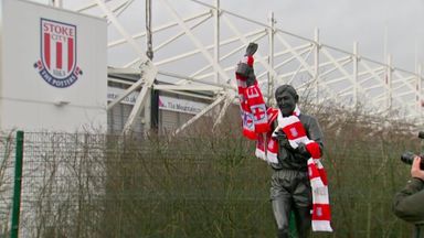 Fans gather at Banks statue 