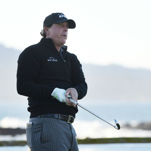 Mickelson completes Pebble win