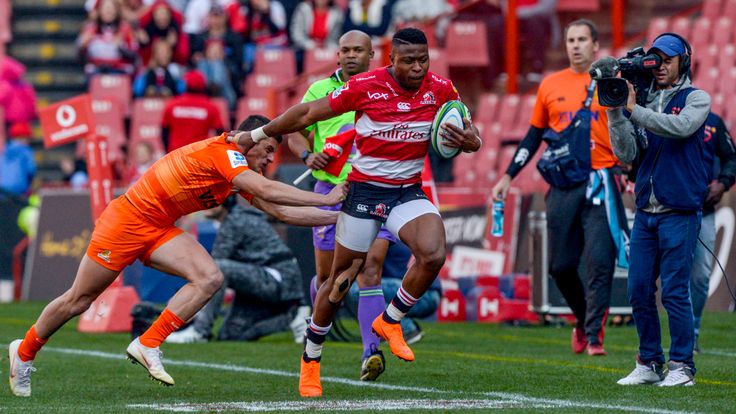 The Lions' Aphiwe Dyantyi stretches the Jaguares' defence during a Super Rugby clash in Johannesburg in 2018

