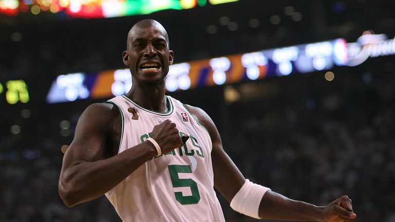 Un emotivo Kevin Garnett celebra durante las finales de 2008