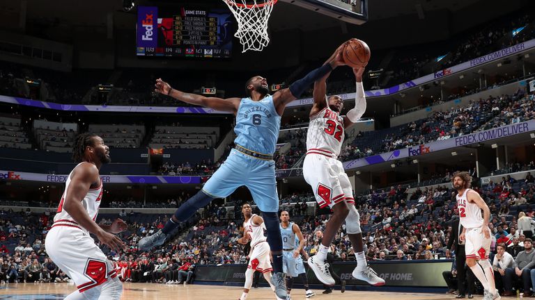 MEMPHIS, TN - FEBRUARY 27: CJ Miles #6 of the Memphis Grizzlies and Kris Dunn #32 of the Chicago Bulls go for a rebound during the game on February 27, 2019 at FedExForum in Memphis, Tennessee. NOTE TO USER: User expressly acknowledges and agrees that, by downloading and/or using this photograph, user is consenting to the terms and conditions of the Getty Images License Agreement. Mandatory Copyright Notice: Copyright 2019 NBAE (Photo by Joe Murphy/NBAE via Getty Images)