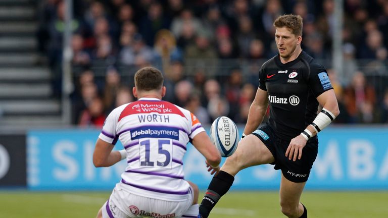 David Strettle chips ahead for Sarries