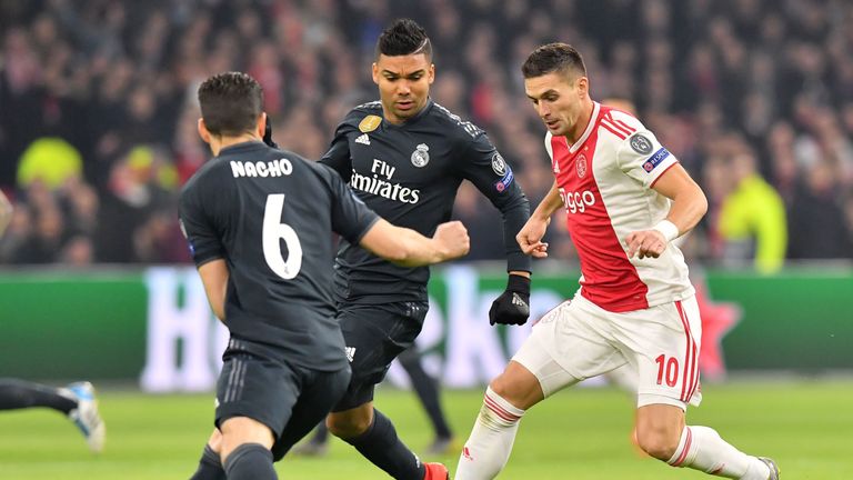 Ajax's Serbian forward Dusan Tadic (R) fights for the ball with Real Madrid's Spanish defender Nacho Fernandez (L) and Real Madrid's Brazilian midfielder Casemiro