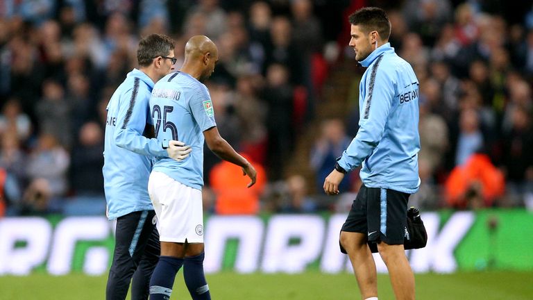 Fernandinho comes off injured during the Carabao Cup Final