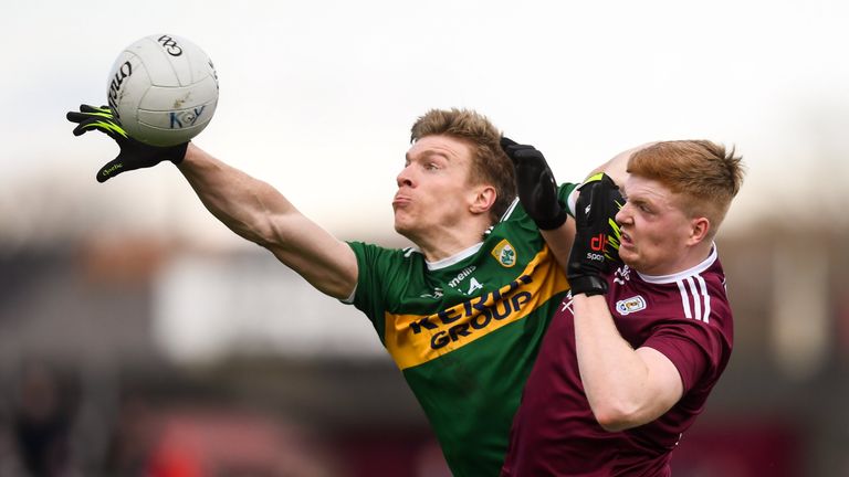 Tommy Walsh of Kerry battles with Seán Andy Ó Ceallaigh of Galway