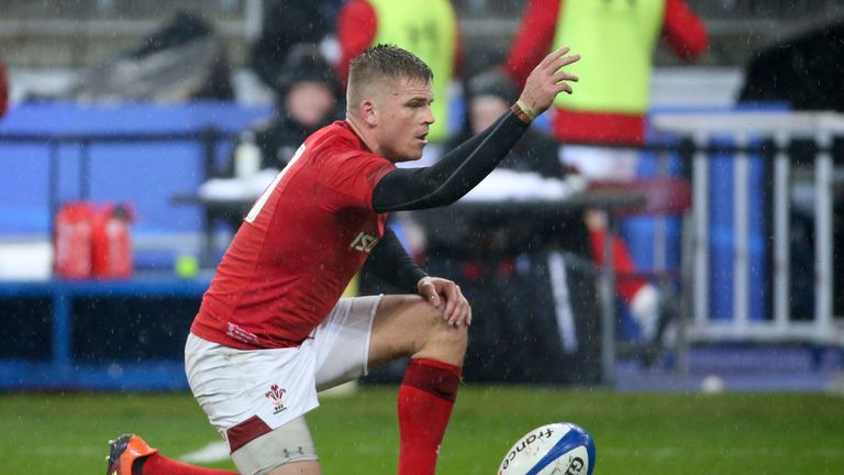 Warren Gatland must decide on whether to retain half-back Gareth Anscombe