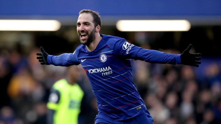 Chelsea&#39;s Gonzalo Higuain celebrates scoring his side&#39;s fourth goal