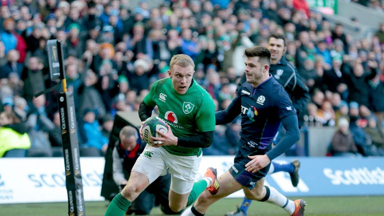 Keith Earls scores Ireland's third try against Scotland