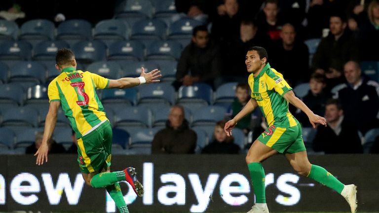 West Bromwich Albion's Jefferson Montero (right) celebrates scoring