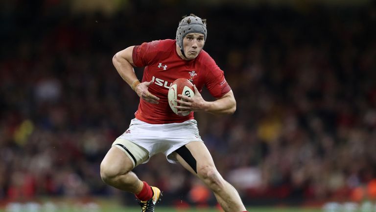 Jonathan Davies playing for Wales 