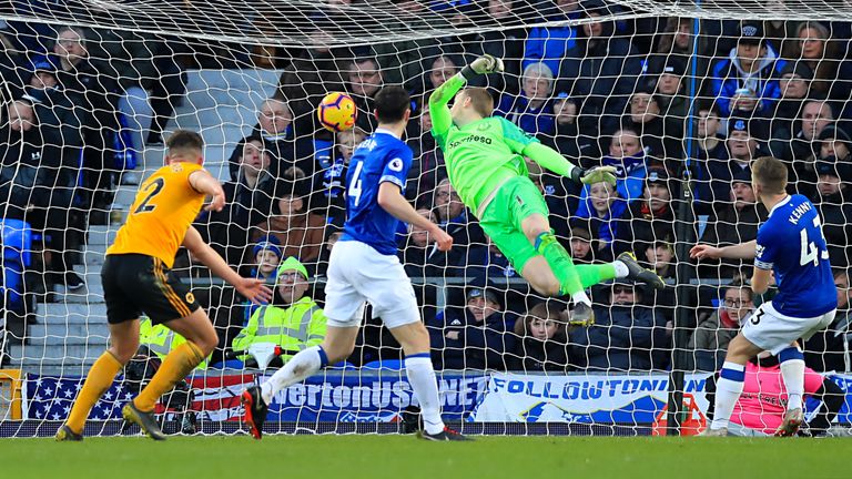 Leander Dendoncker scores Wolves' third goal