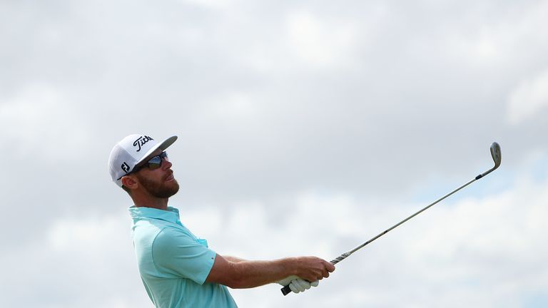 Overnight leader Nick Flanagan remained on form to take a 14-under joint lead