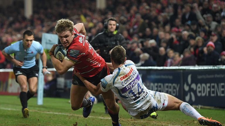 Ollie Thorley attacking for Gloucester Rugby in the Gallagher Premiership 