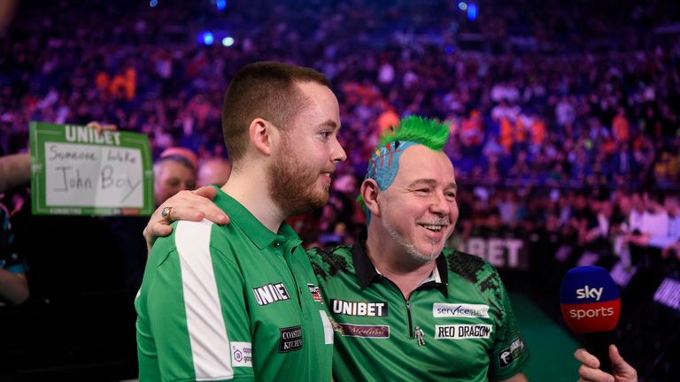 Peter Wright  beat Steve Lennon in front of a raucous Dublin crowd