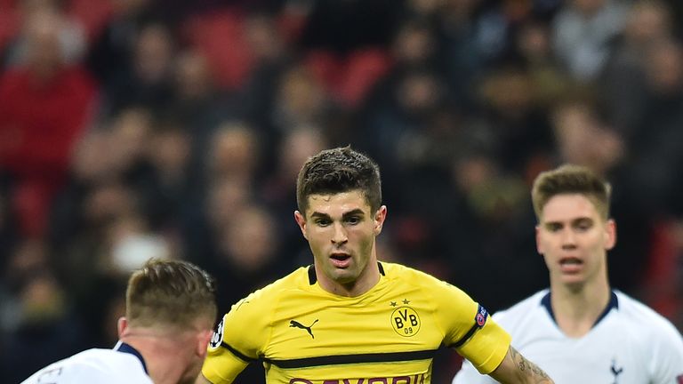 Christian Pulisic (C) vies with Tottenham Hotspur's Belgian defender Toby Alderweireld (L)