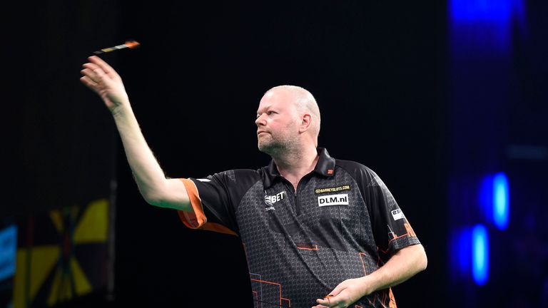 Dublin’s 3Arena between Mensur Suljovic and Raymond van Barneveld