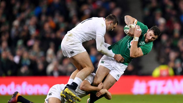 Joe Schmidt must made a decision on whether to stick with Robbie Henshaw 