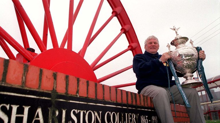 Peter Fox with the Challenge Cup in 2004