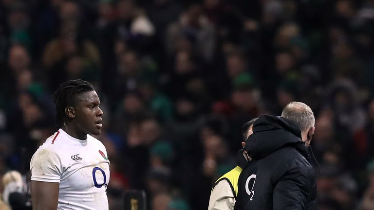 England's Maro Itoje leaves the pitch with an injury against Ireland
