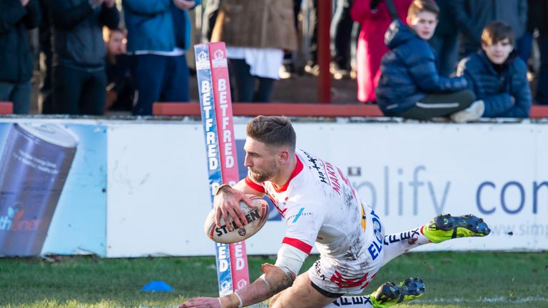 Tommy Makinson crosses for a try for St Helens