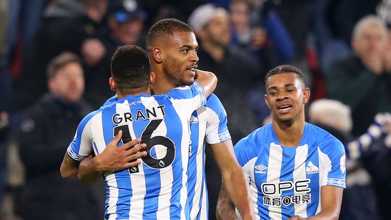 Steve Mounie celebrates scoring Huddersfield's injury-time winner