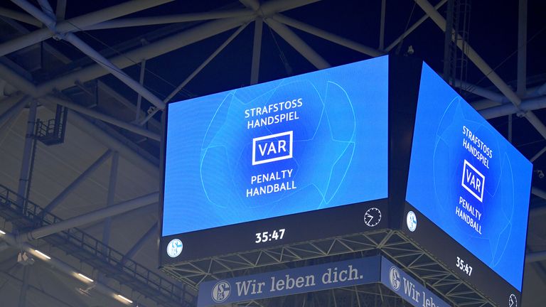 VAR Man City Schalke
