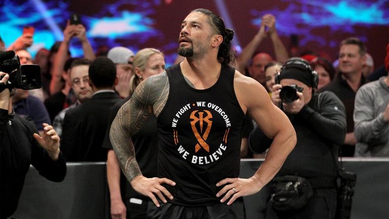 roman reigns returns to wwe raw