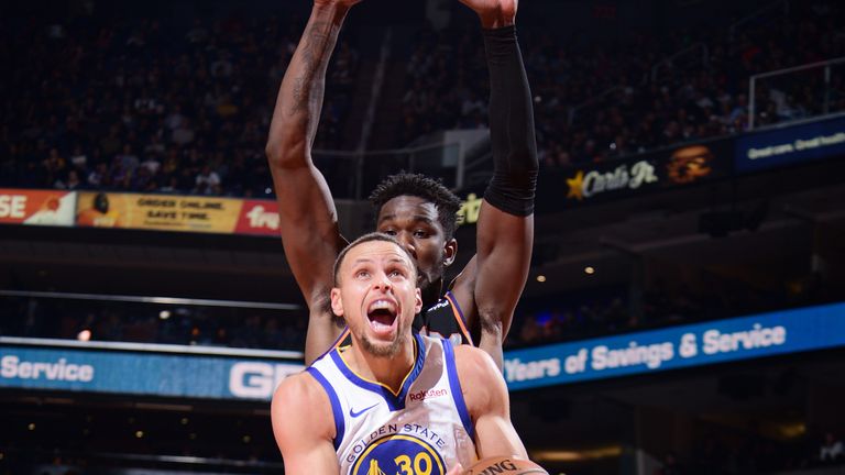 Stephen Curry attacks the basket against Phoenix