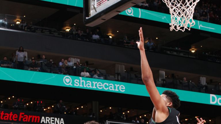 Trae Young makes a spectacular airborne pass against Minnesota
