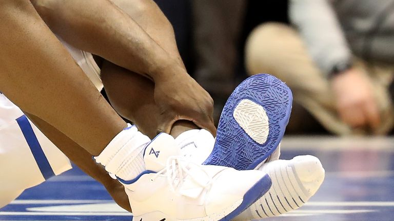 Zion Williamson's shoe blew out as he was attacking against North Carolina