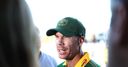 Warner hits ton on injury comeback