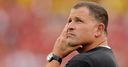 Patriots DC Schiano steps down